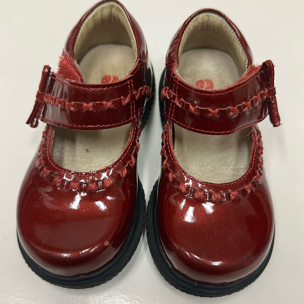 Elefanten patent leather red Mary Jane’s size 22